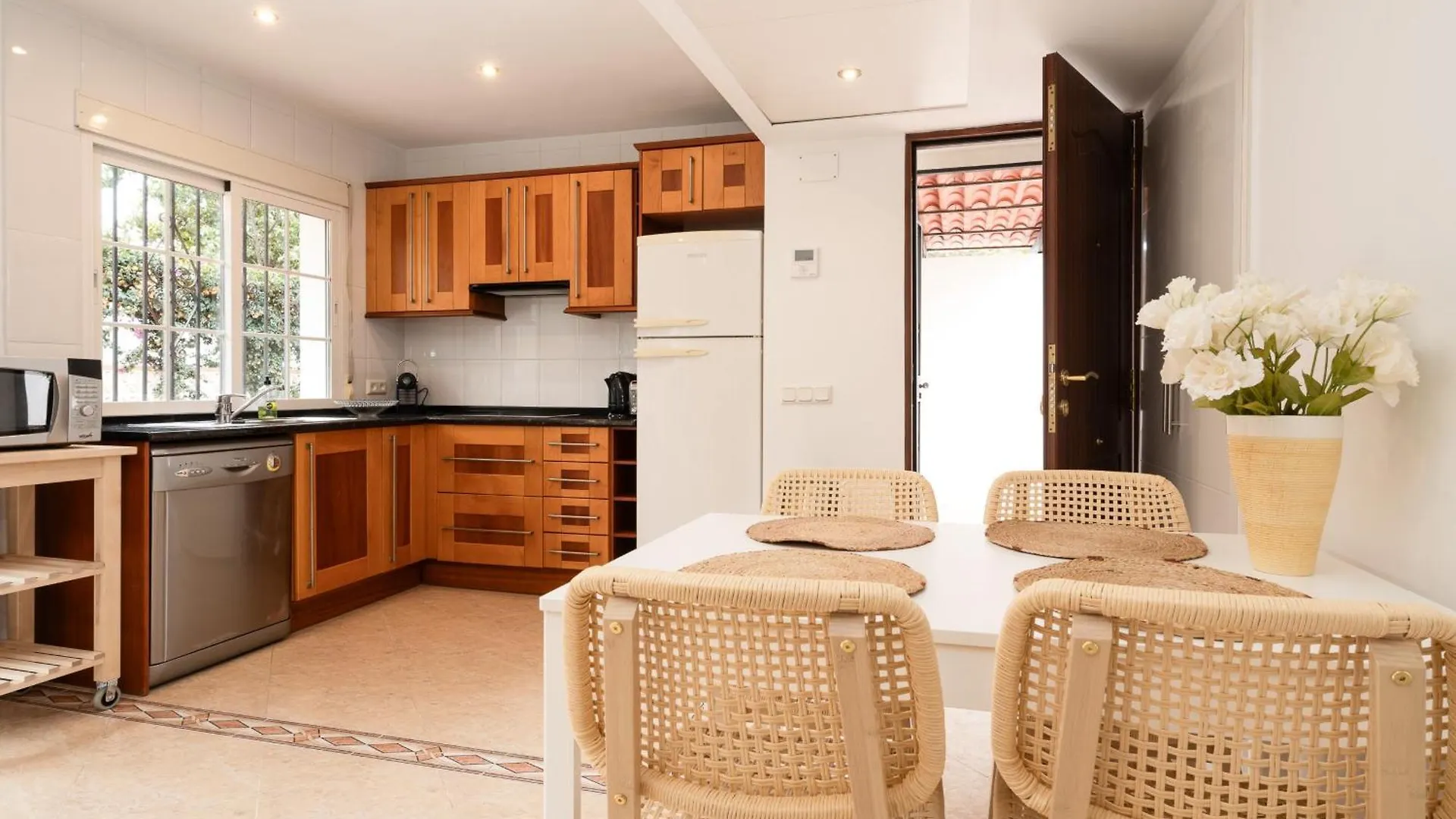 Charming Two Bedroom House Close To The Sea Marbella Spain