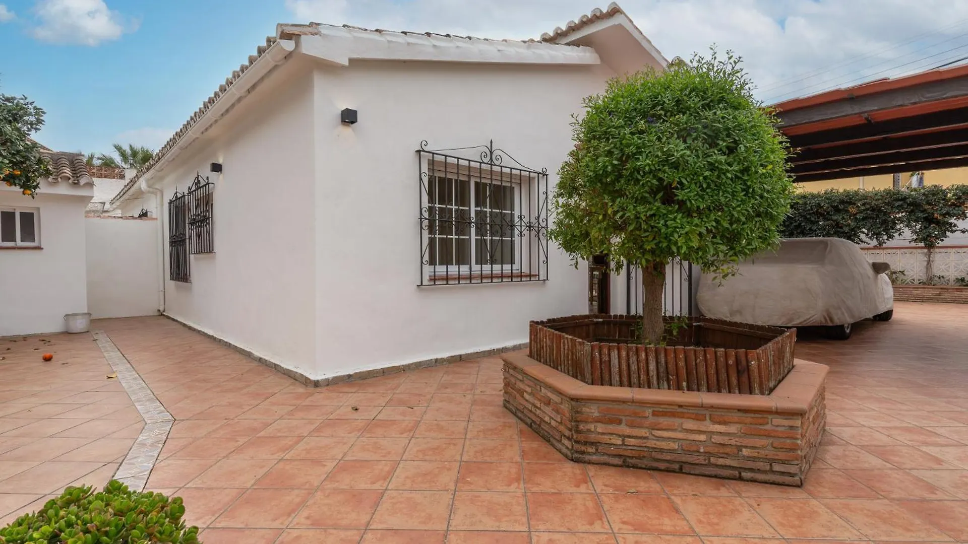 Charming Two Bedroom House Close To The Sea Marbella