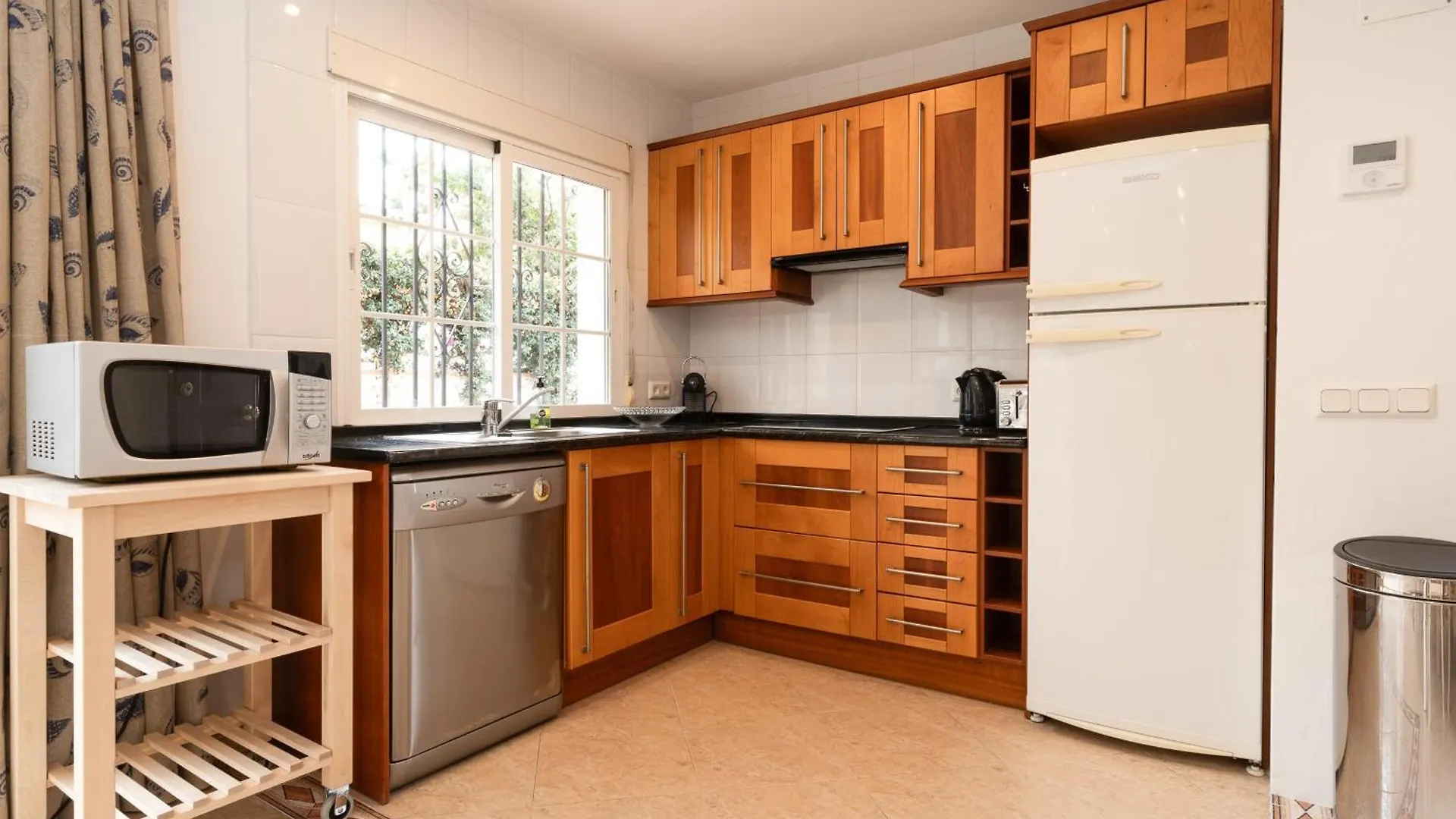 Charming Two Bedroom House Close To The Sea Marbella Spanien
