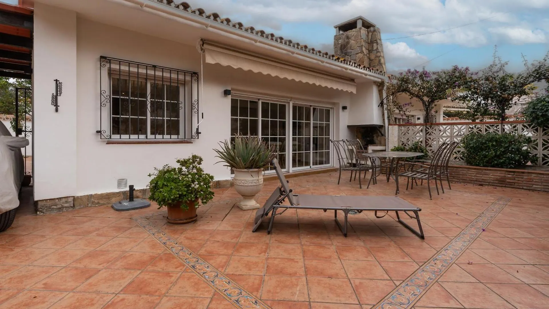 Charming Two Bedroom House Close To The Sea Marbella