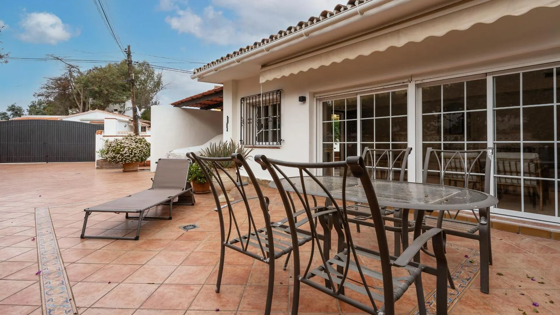 Ferienhaus Charming Two Bedroom House Close To The Sea Marbella Spanien